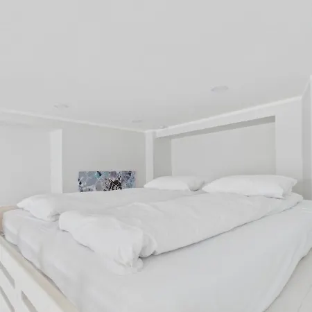 1-bedroom Old Town Next To Tram Tracks Apartamento *