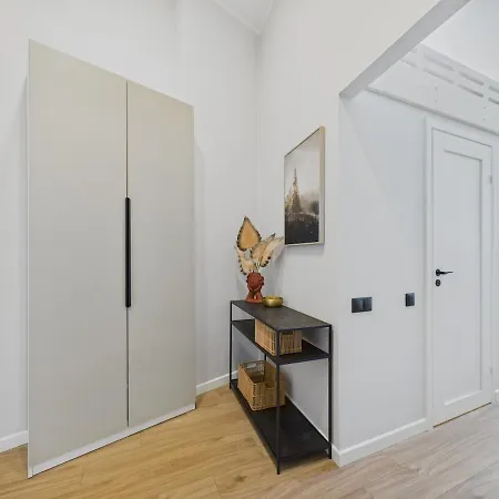 1-bedroom Old Town Next To Tram Tracks Apartamento *