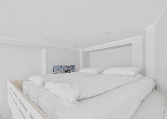 1-bedroom Old Town Next To Tram Tracks Dzīvoklis *