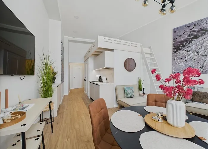 1-bedroom Old Town Next To Tram Tracks Dzīvoklis Riga