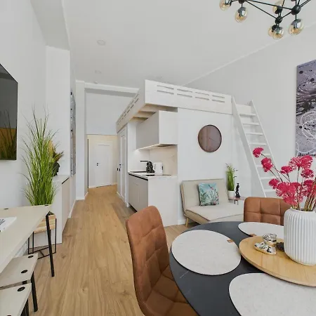 1-bedroom Old Town Next To Tram Tracks דירה ריגה